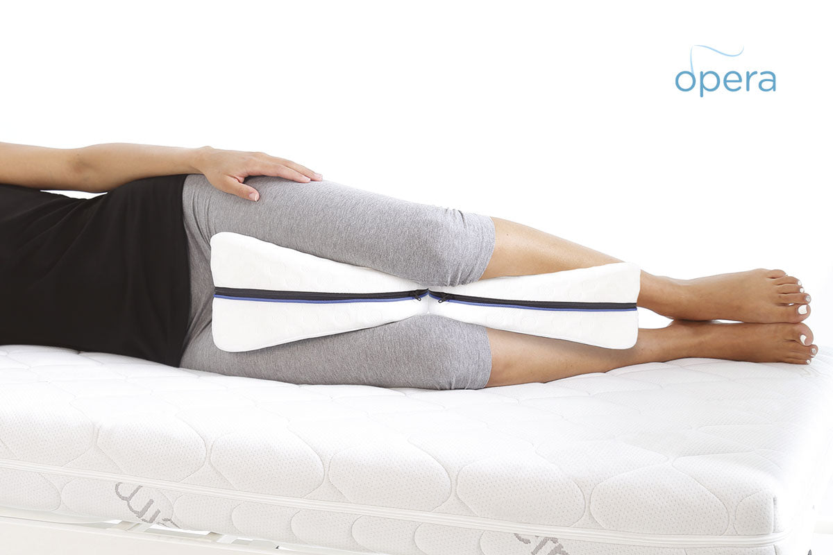Cuscino gambe-ginocchia sagomato in memory foam – Rivestimento in poliestere, sfoderabile – Opera